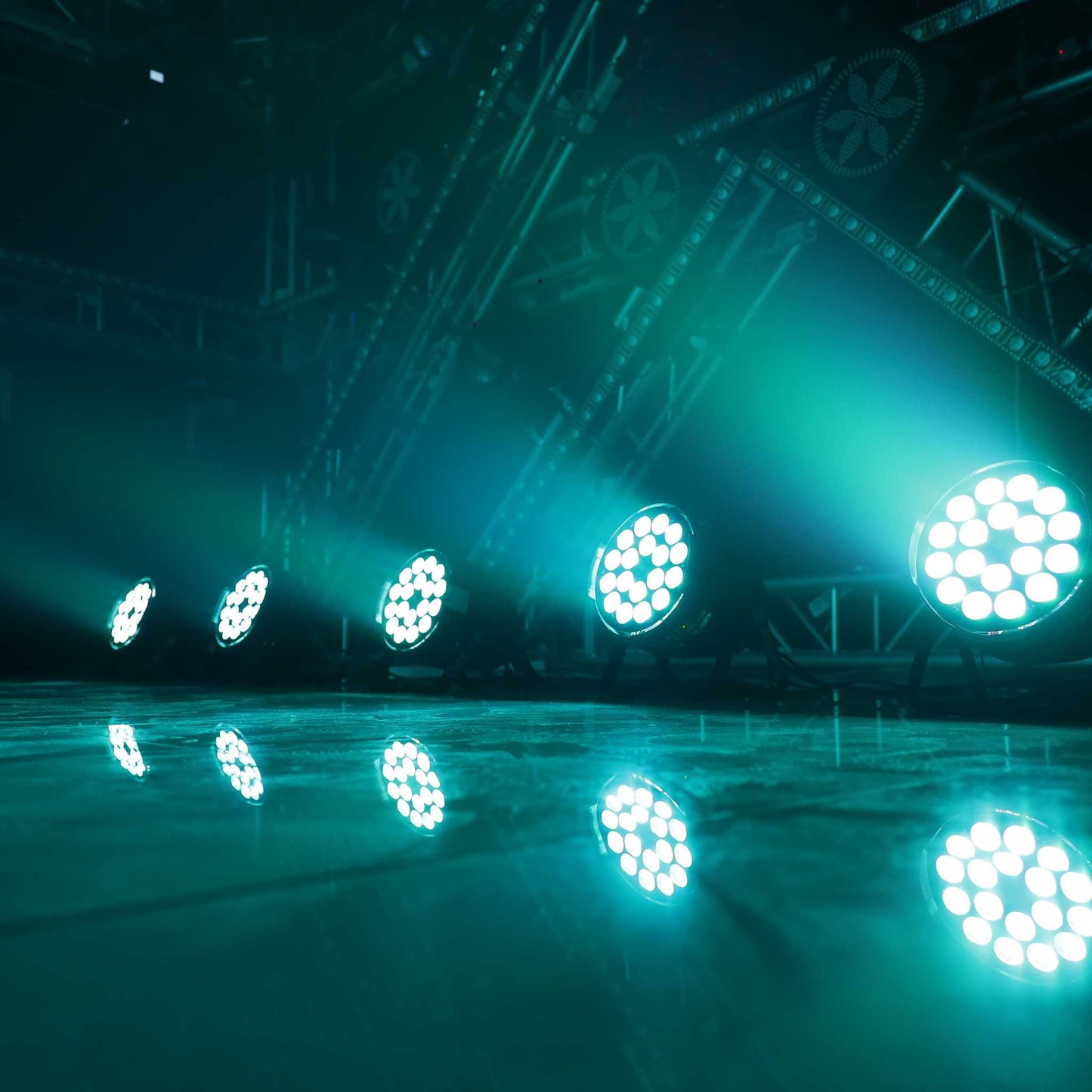 F418 – Waterproof 18x LED PAR Light