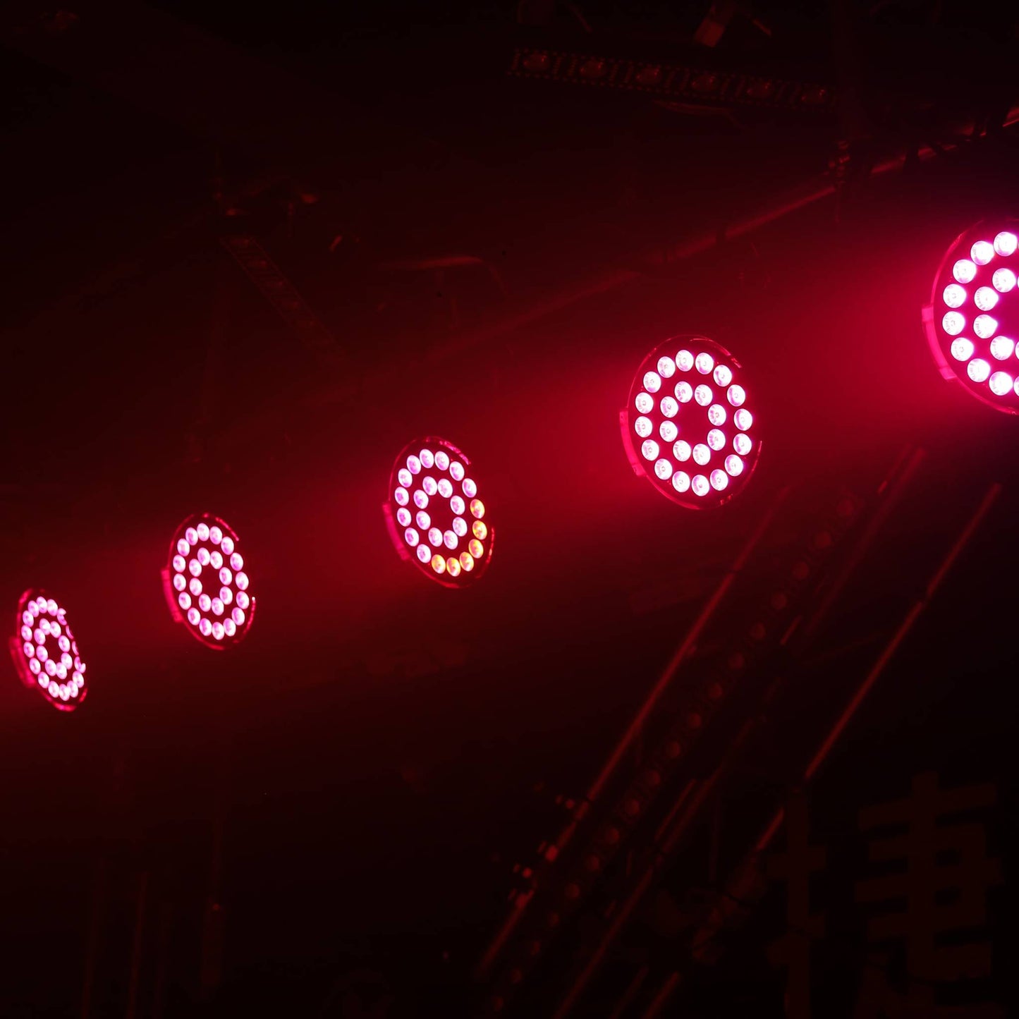 F424 – Waterproof 24x LED PAR Light