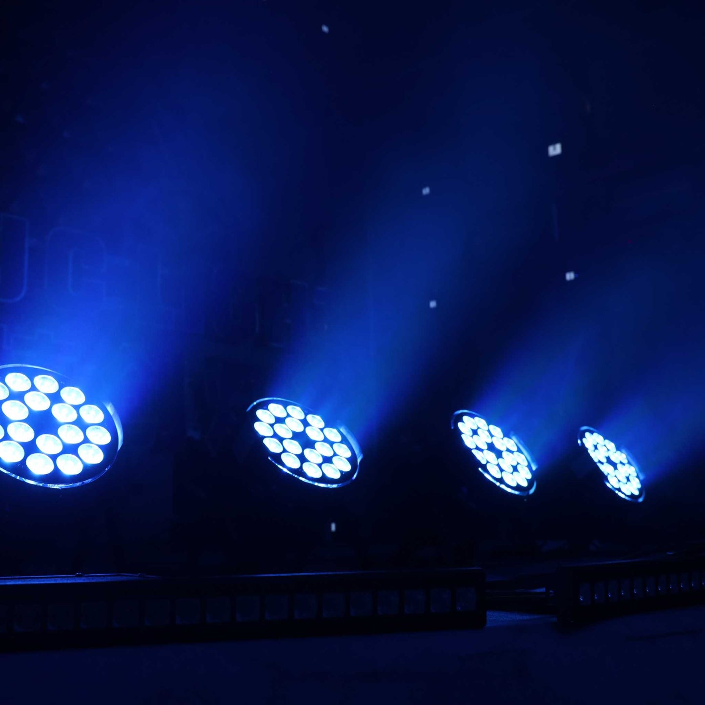 F418 – Waterproof 18x LED PAR Light